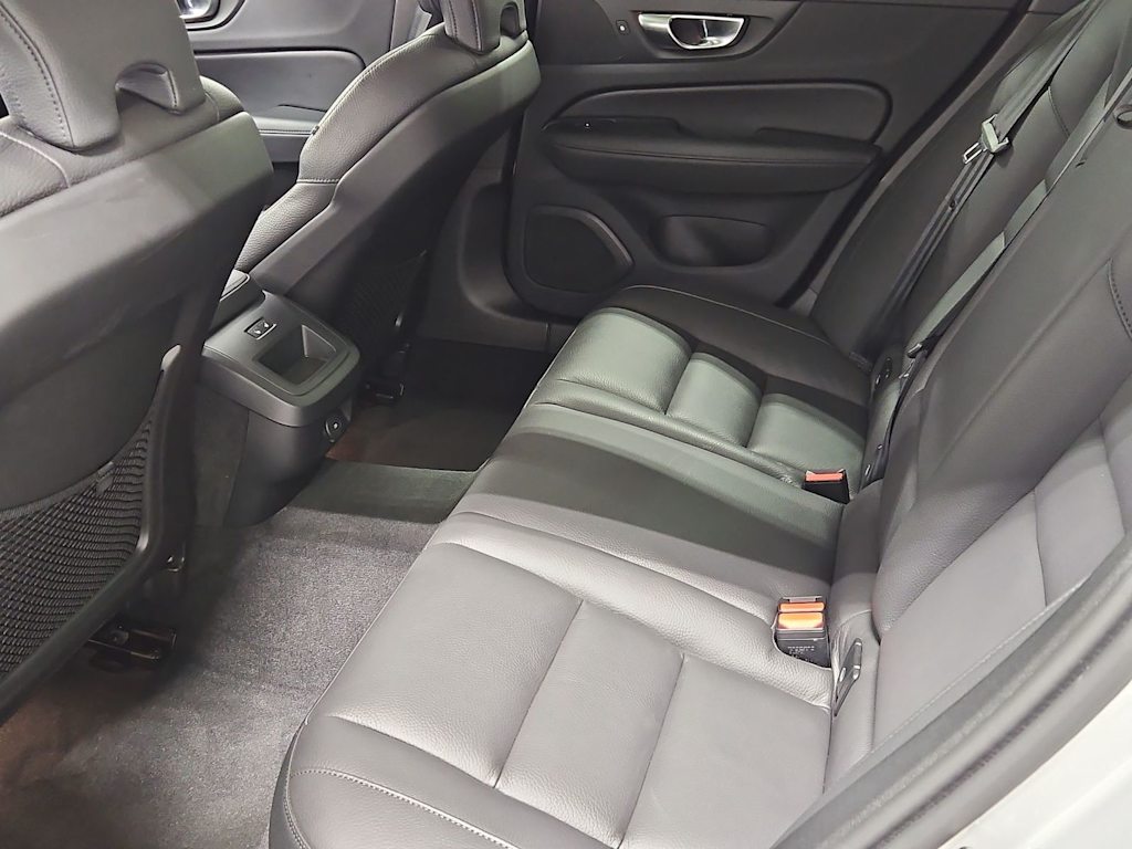 Thumbnail: 2025 Volvo V60 - 28