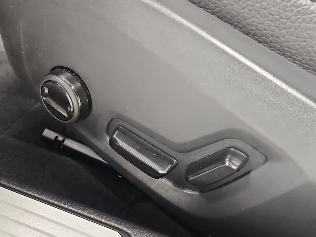 Thumbnail: 2025 Volvo V60 - 26