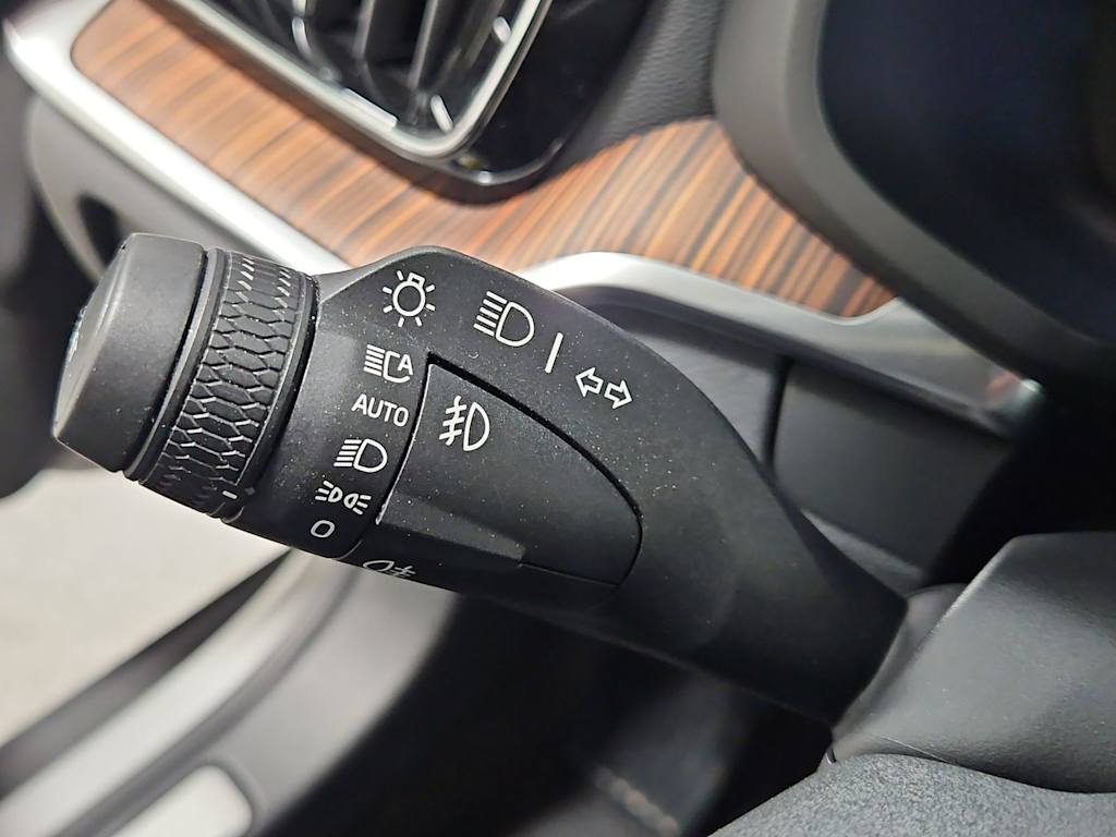 Thumbnail: 2025 Volvo V60 - 33