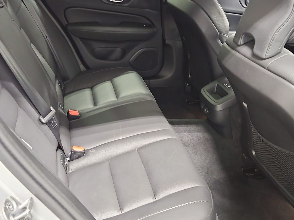 Thumbnail: 2025 Volvo V60 - 29