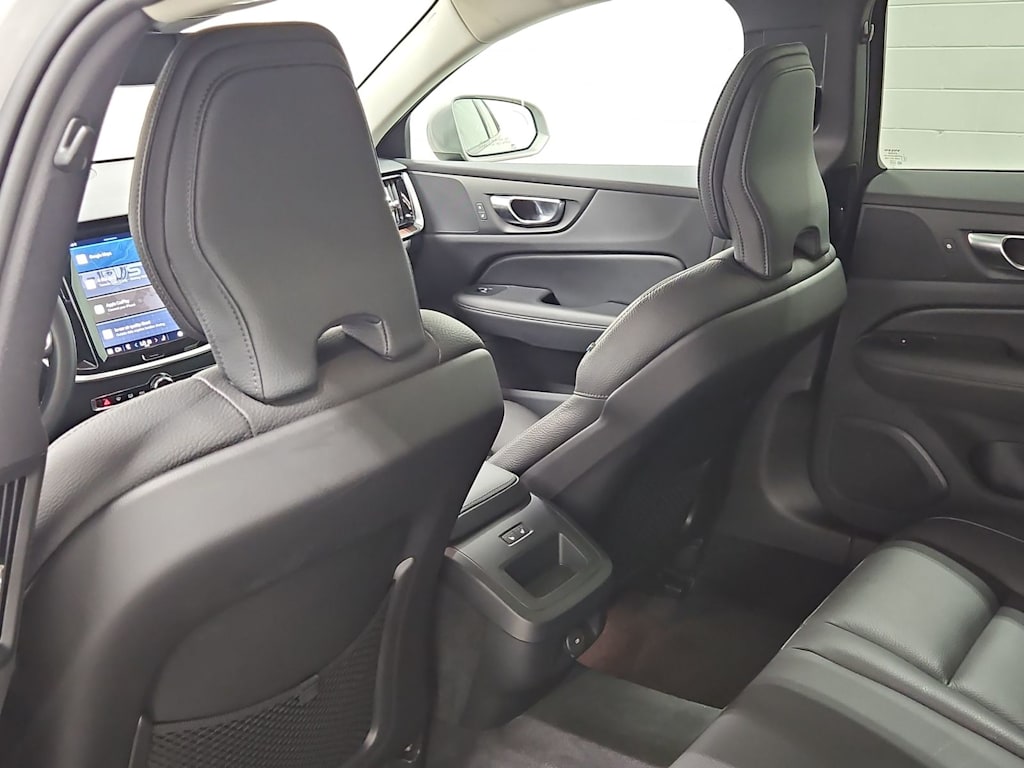 Thumbnail: 2025 Volvo V60 - 13