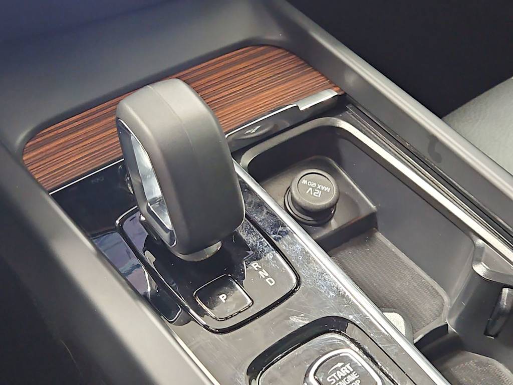 Thumbnail: 2025 Volvo V60 - 16