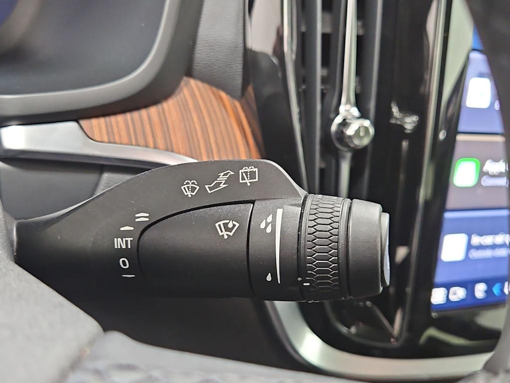 Thumbnail: 2025 Volvo V60 - 32