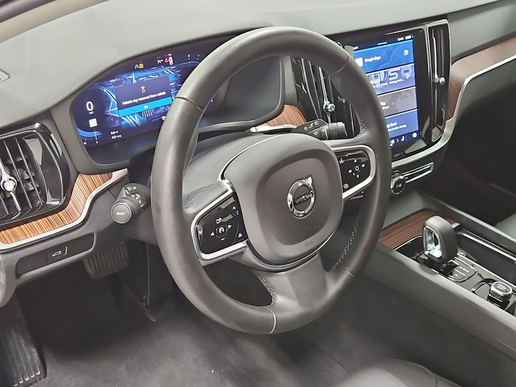 Thumbnail: 2025 Volvo V60 - 2