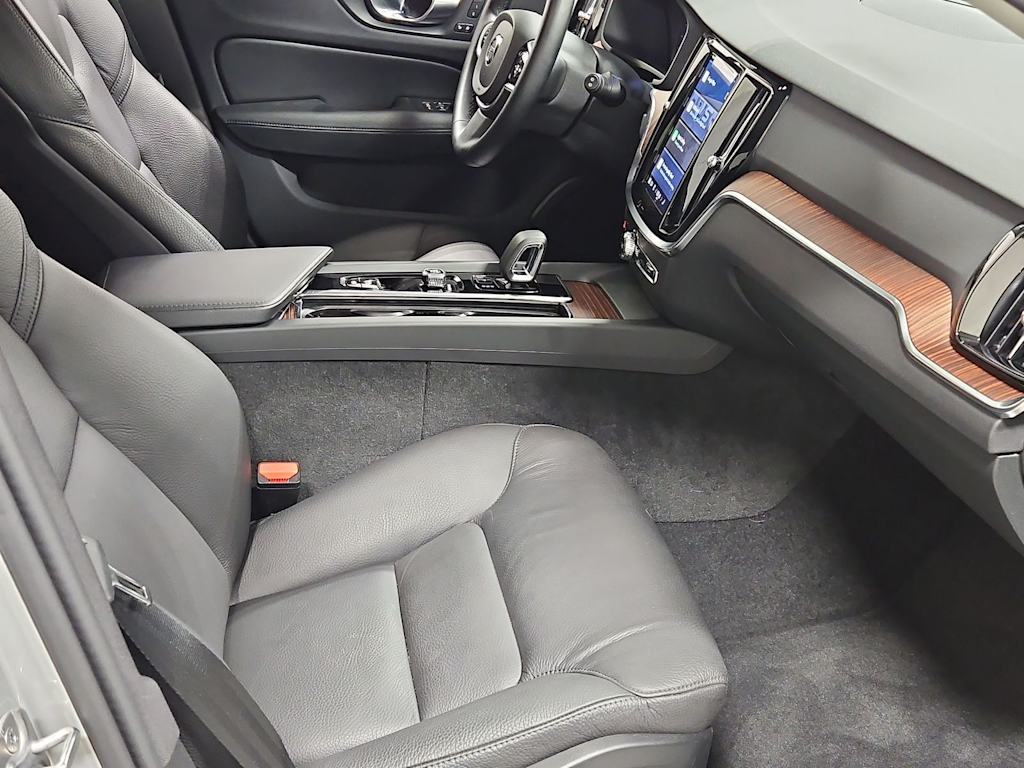 Thumbnail: 2025 Volvo V60 - 12