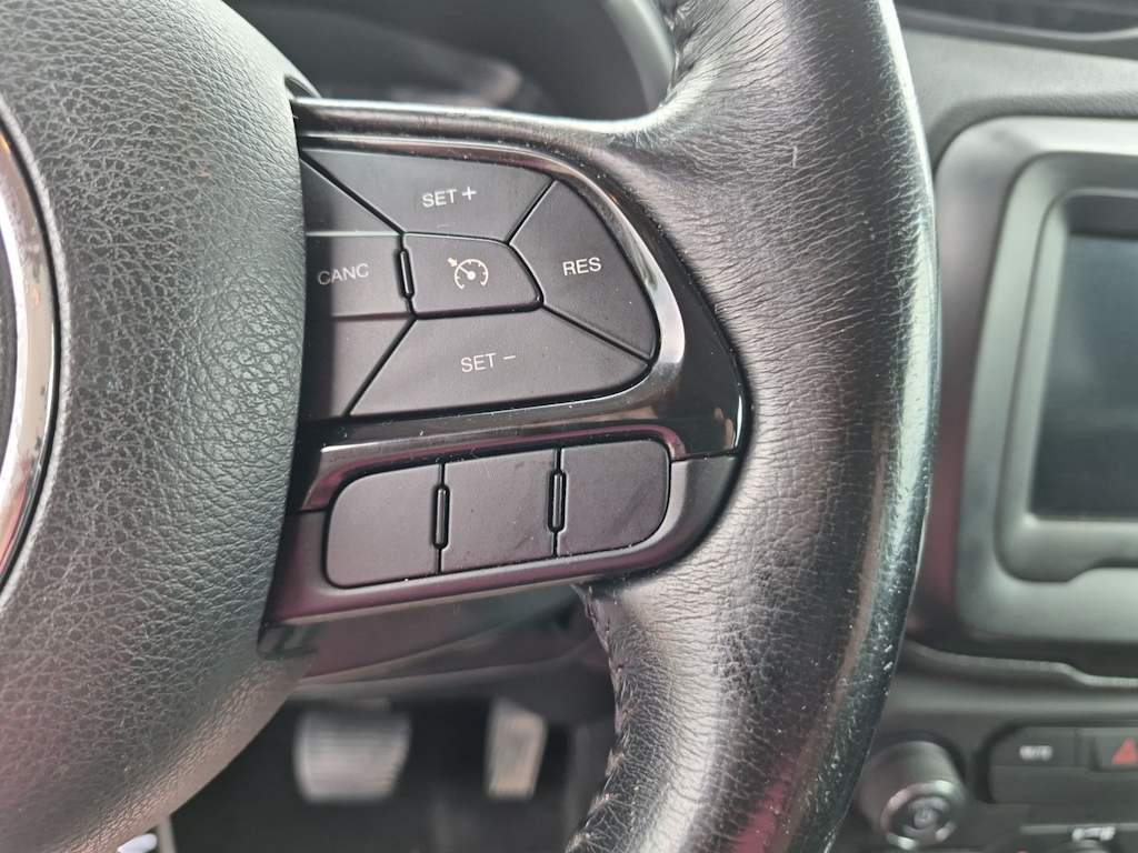 Thumbnail: 2018 Jeep Renegade - 31
