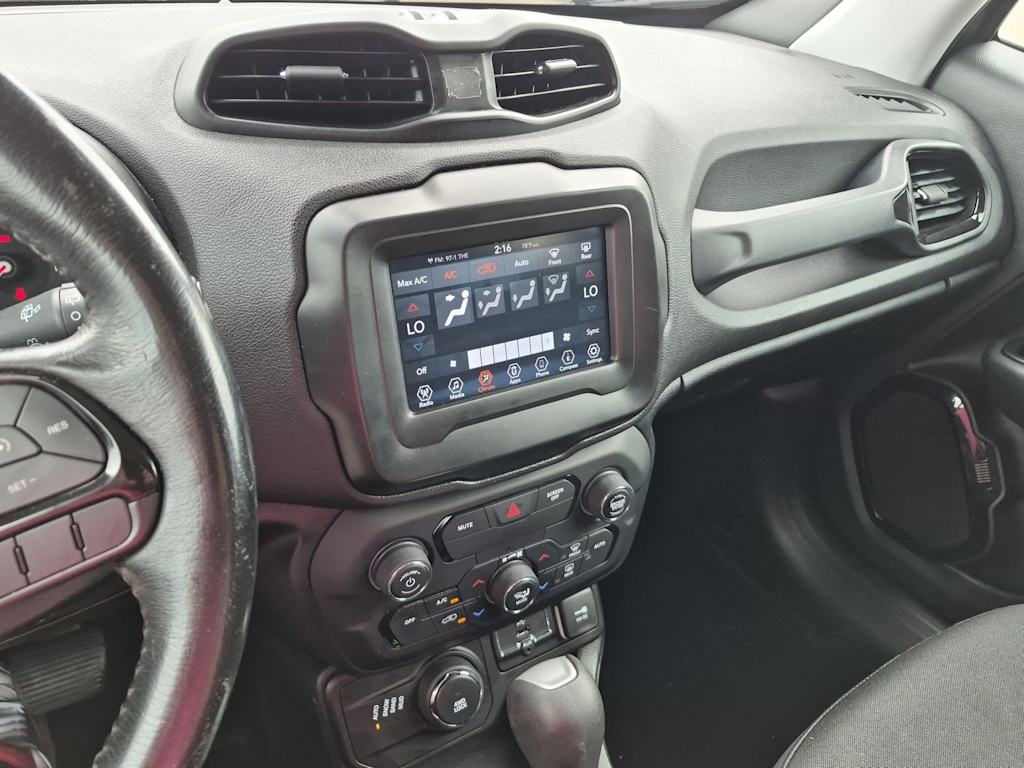 Thumbnail: 2018 Jeep Renegade - 15