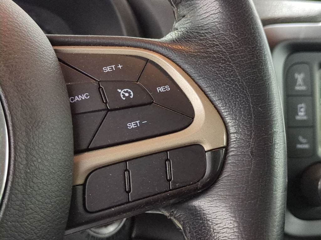Thumbnail: 2016 Jeep Renegade - 29