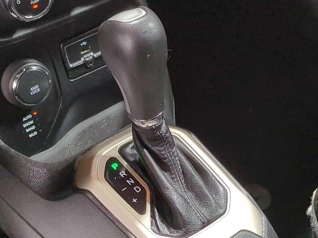 Thumbnail: 2016 Jeep Renegade - 15
