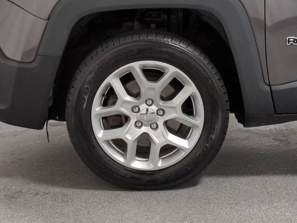 Thumbnail: 2016 Jeep Renegade - 8