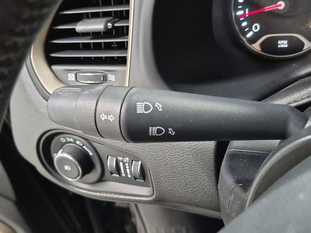 Thumbnail: 2015 Jeep Renegade - 15