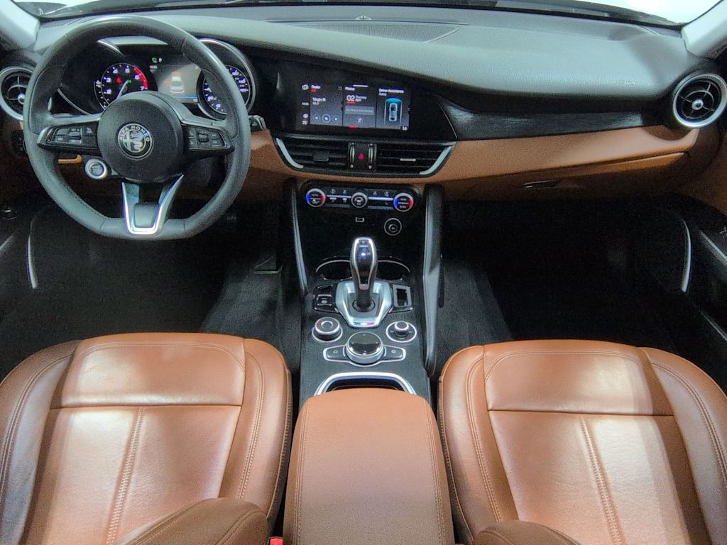 Thumbnail: 2021 Alfa Romeo Giulia - 9