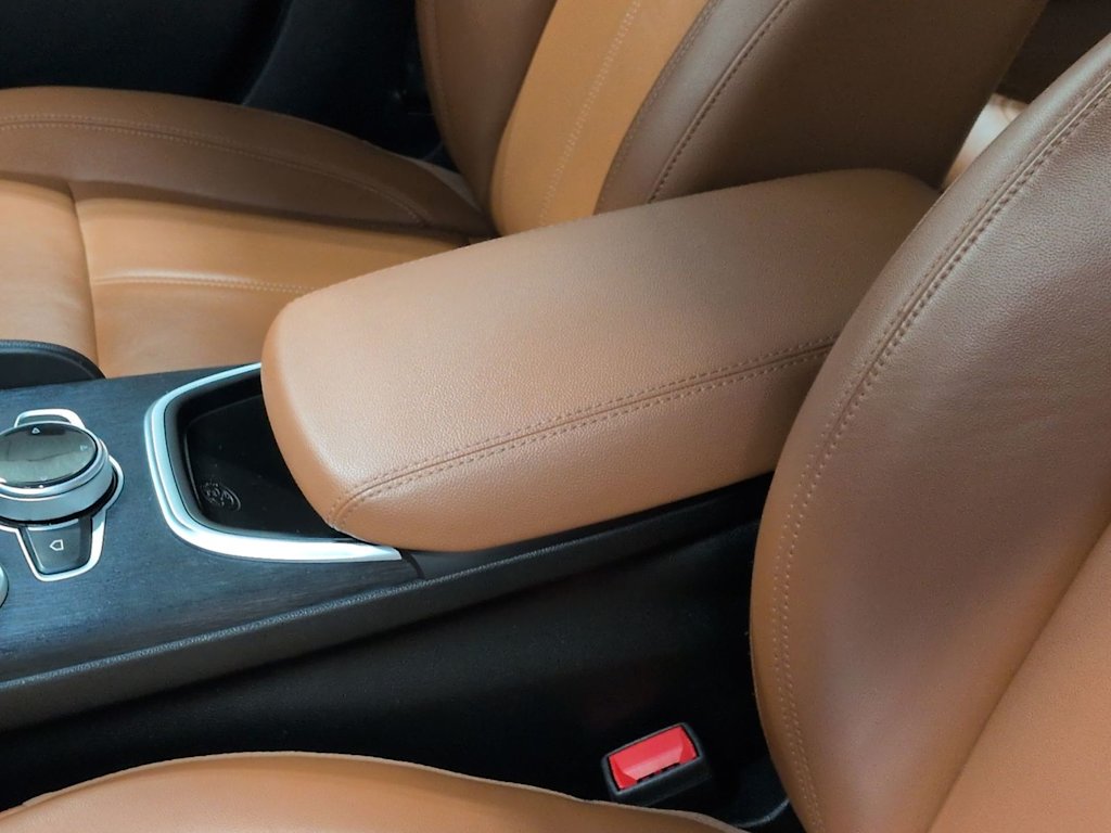 Thumbnail: 2021 Alfa Romeo Giulia - 35