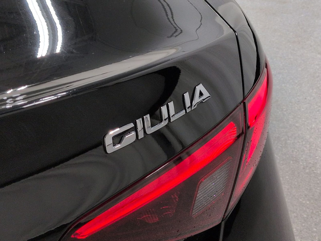 Thumbnail: 2021 Alfa Romeo Giulia - 25