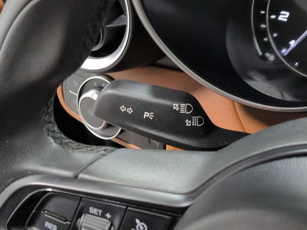 Thumbnail: 2021 Alfa Romeo Giulia - 34