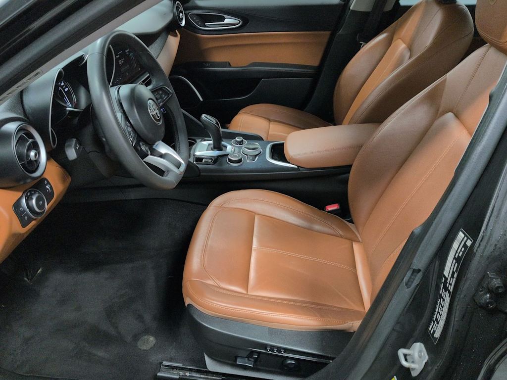 Thumbnail: 2021 Alfa Romeo Giulia - 10