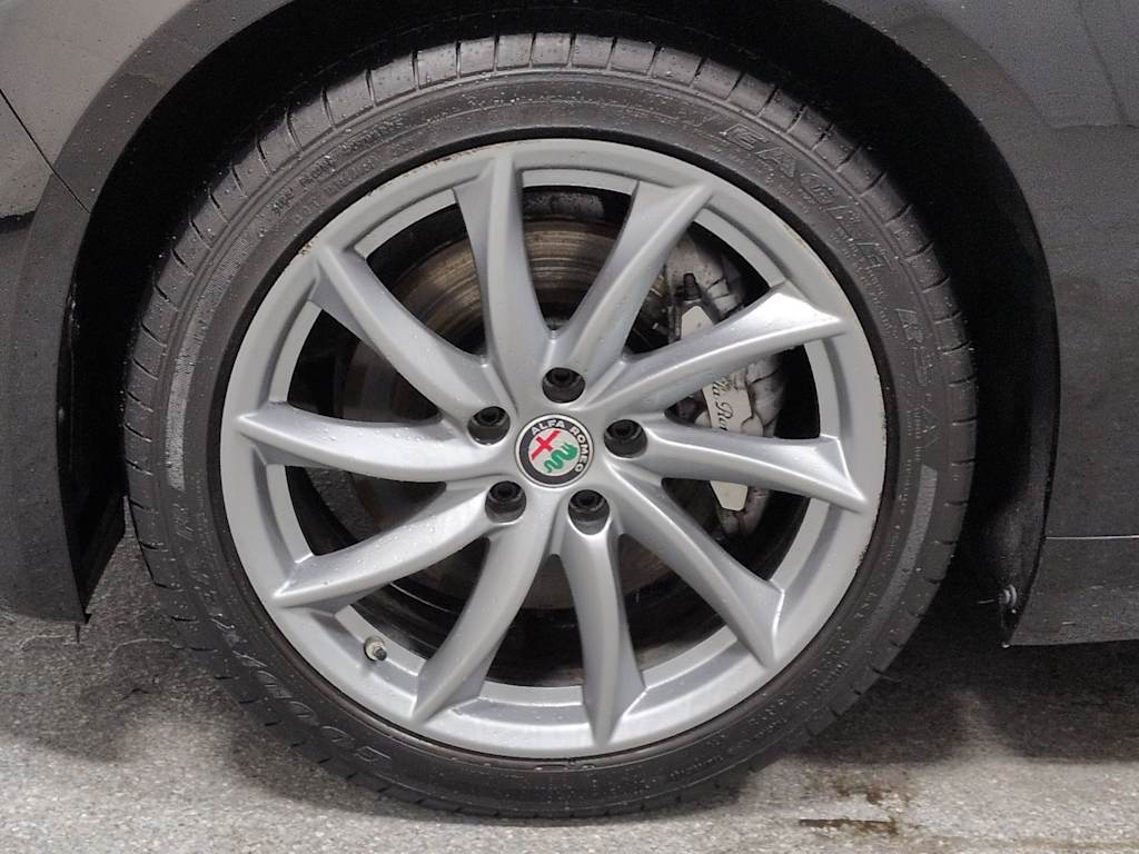 Thumbnail: 2021 Alfa Romeo Giulia - 7