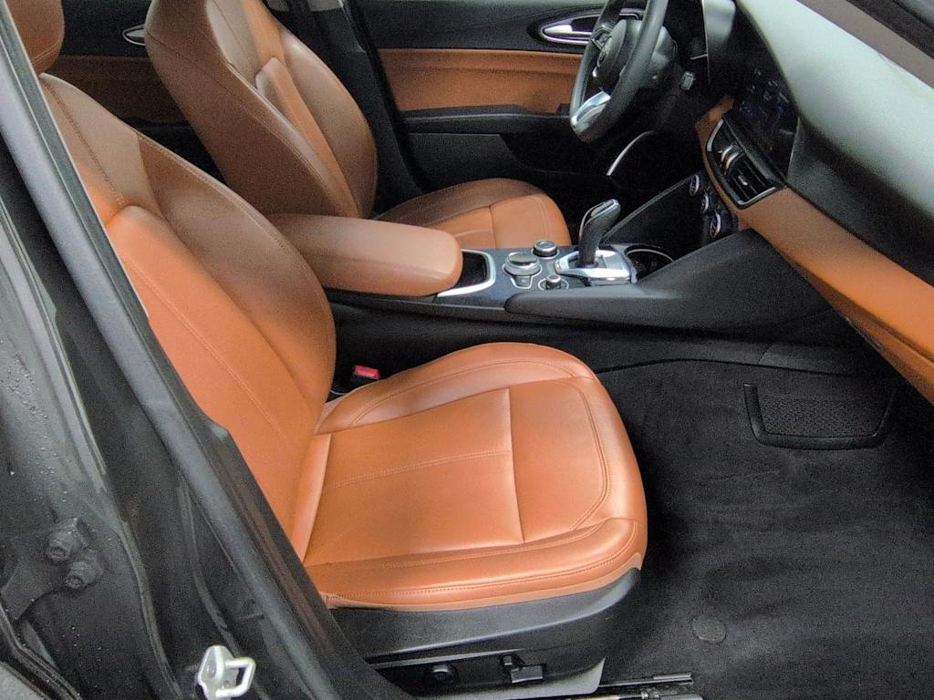 Thumbnail: 2021 Alfa Romeo Giulia - 11