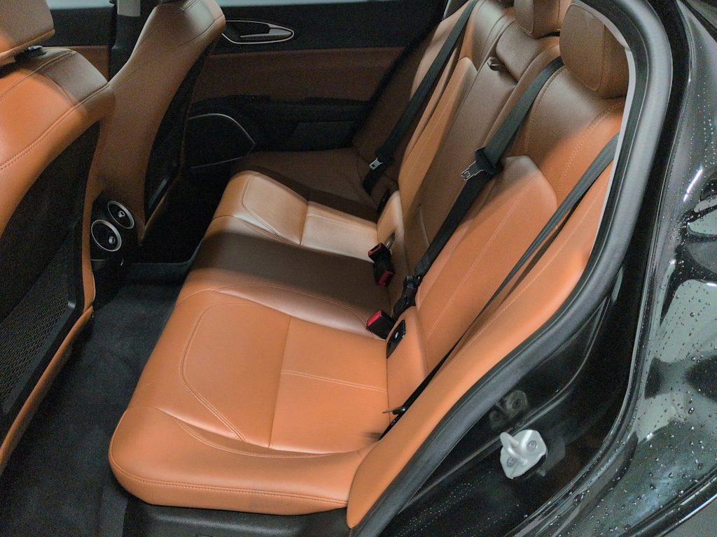 Thumbnail: 2021 Alfa Romeo Giulia - 28