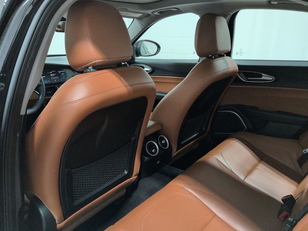 Thumbnail: 2021 Alfa Romeo Giulia - 12