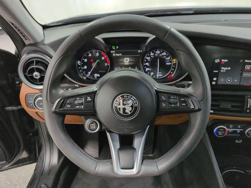 Thumbnail: 2021 Alfa Romeo Giulia - 13