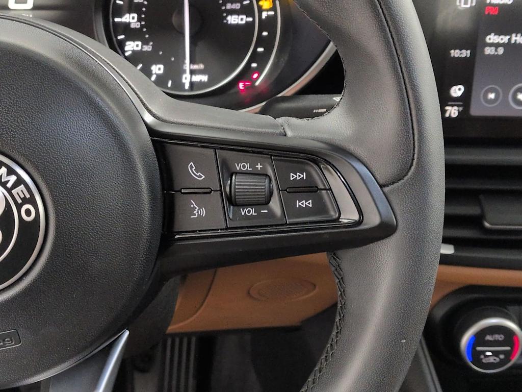 Thumbnail: 2021 Alfa Romeo Giulia - 32