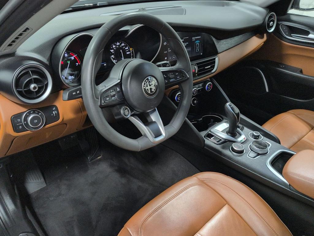 Thumbnail: 2021 Alfa Romeo Giulia - 2