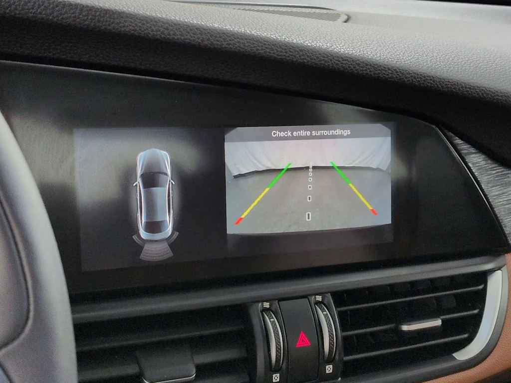 Thumbnail: 2021 Alfa Romeo Giulia - 14