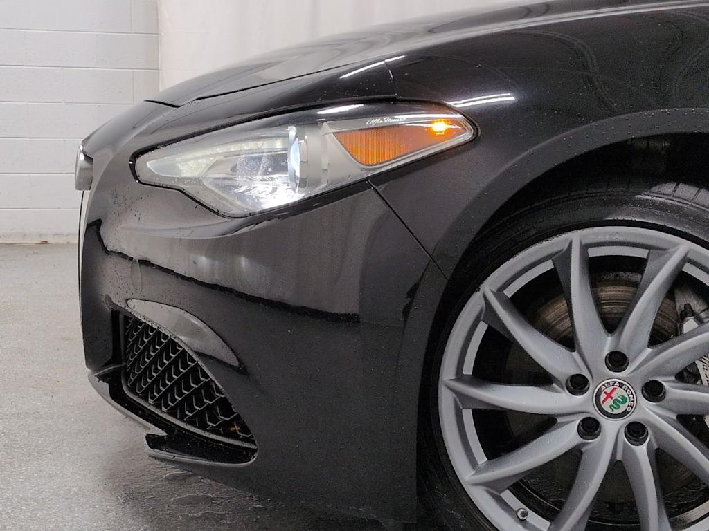 Thumbnail: 2021 Alfa Romeo Giulia - 24