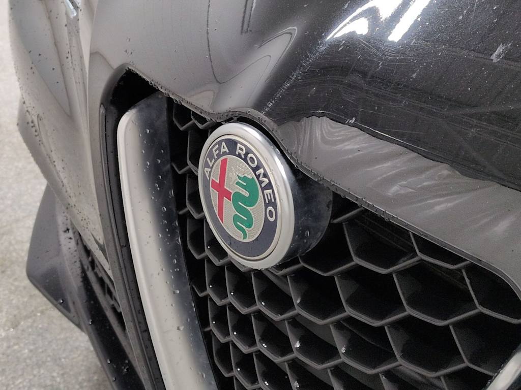 Thumbnail: 2021 Alfa Romeo Giulia - 6