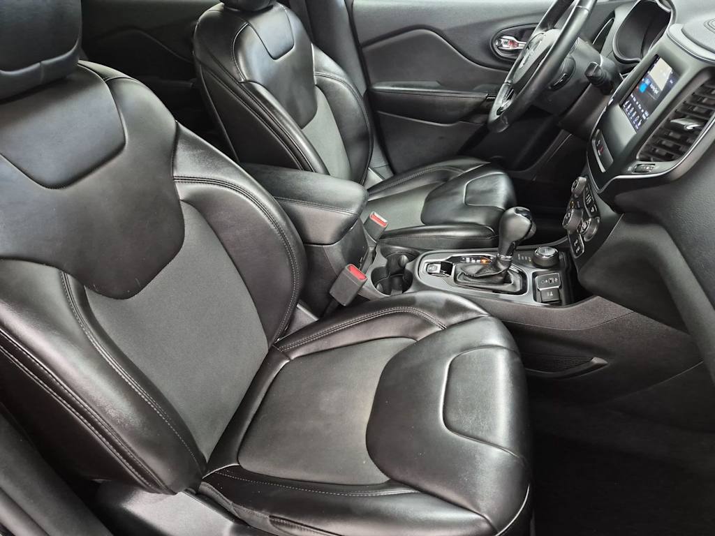 Thumbnail: 2019 Jeep Cherokee - 11