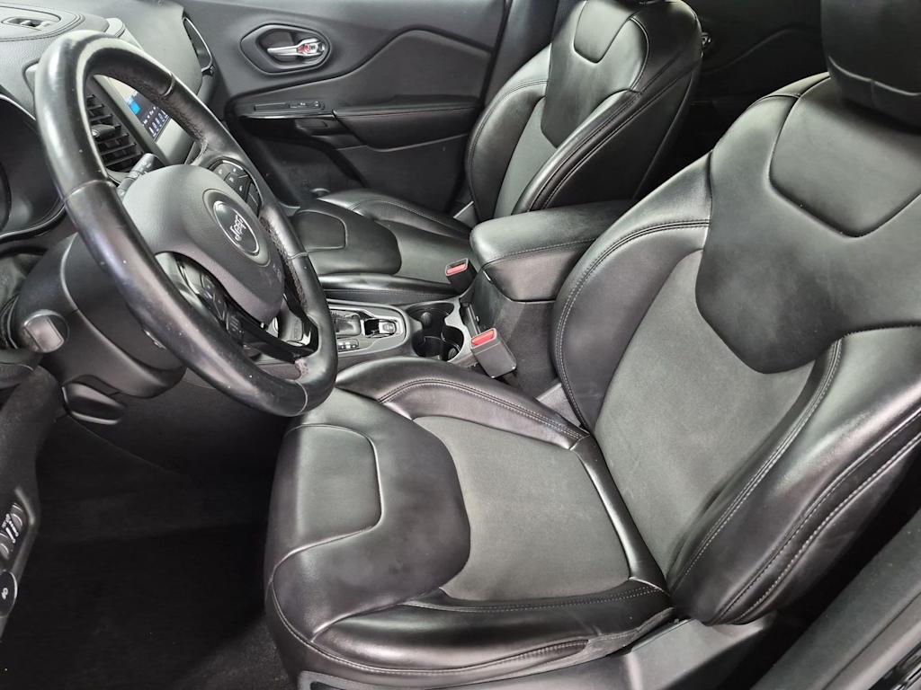 Thumbnail: 2019 Jeep Cherokee - 10
