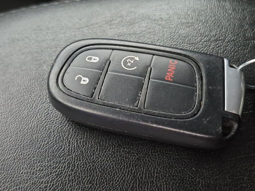 Thumbnail: 2019 Jeep Cherokee - 18