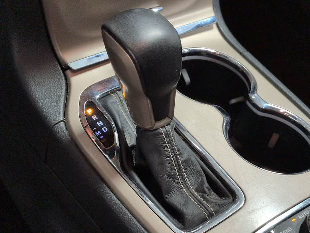 Thumbnail: 2016 Jeep Grand Cherokee - 15