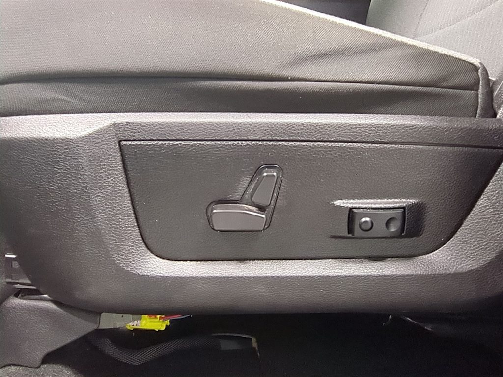 2023 RAM 1500 SLT 26