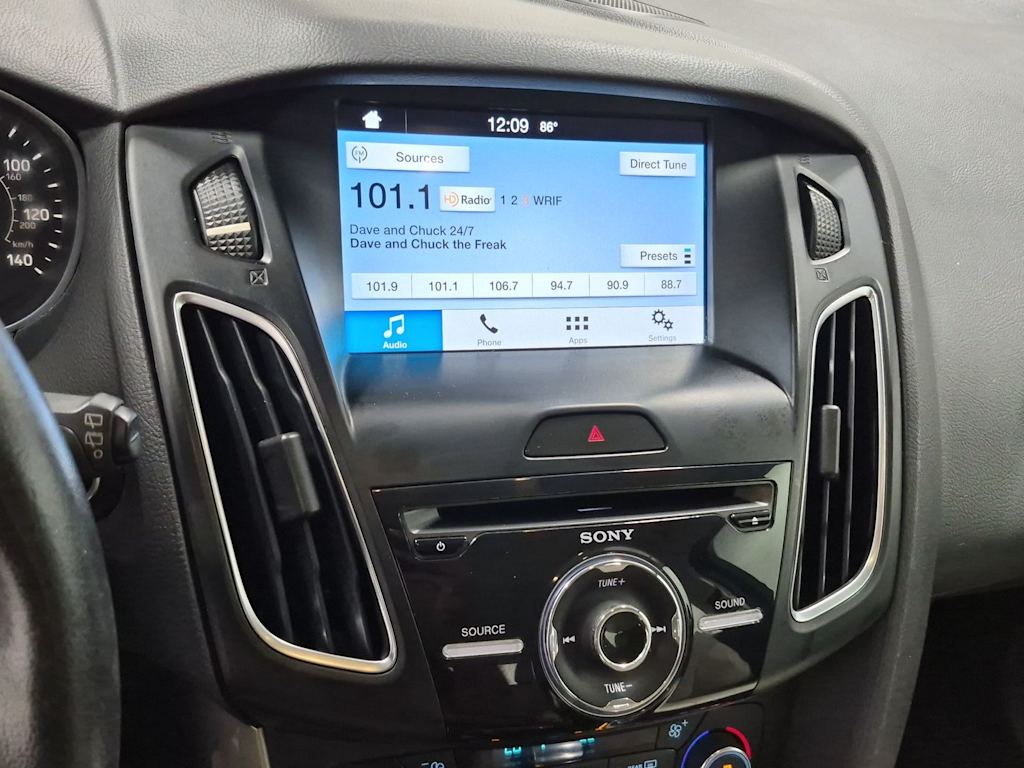 Thumbnail: 2016 Ford Focus - 15