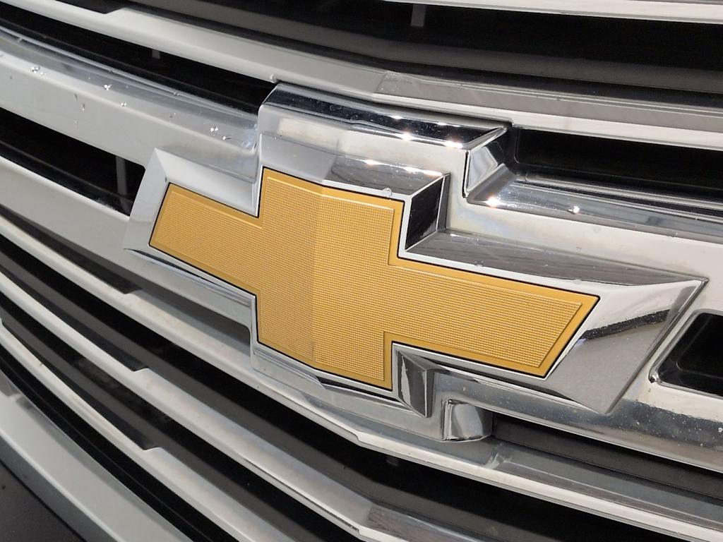 Thumbnail: 2017 Chevrolet Suburban - 7