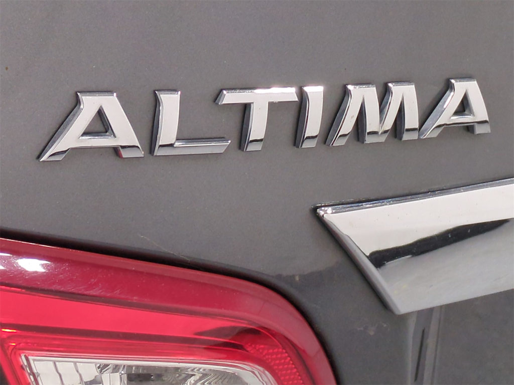 Thumbnail: 2017 Nissan Altima - 24