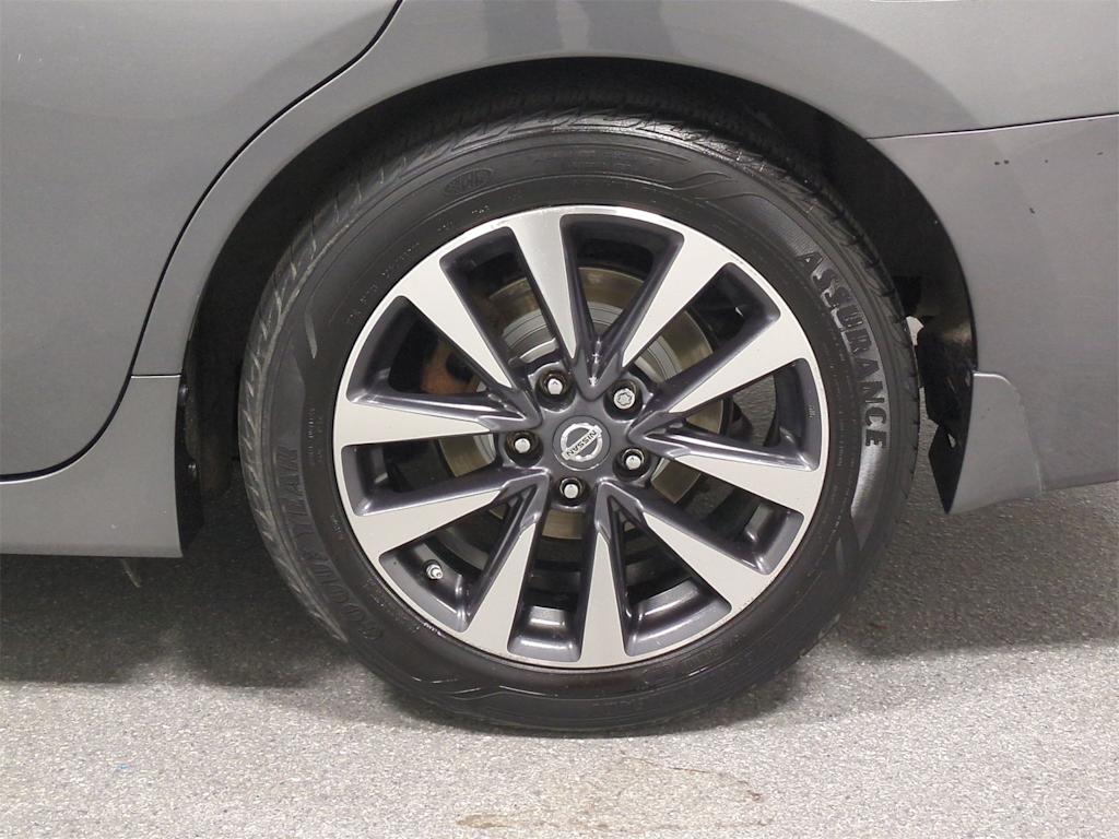 Thumbnail: 2017 Nissan Altima - 8