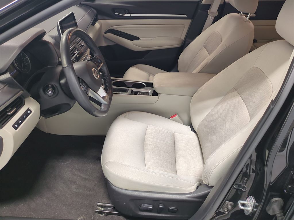 Thumbnail: 2022 Nissan Altima - 10