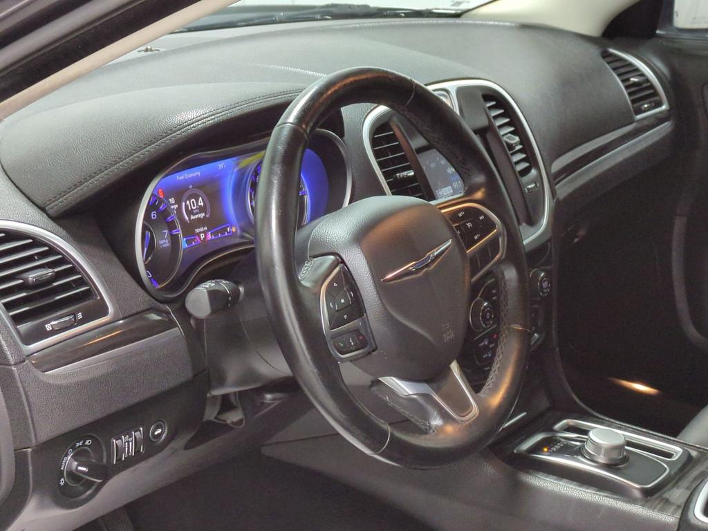 Thumbnail: 2022 Chrysler 300 - 2