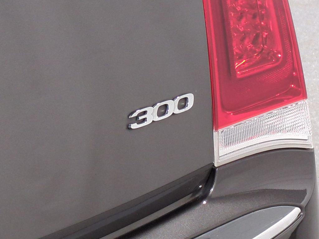 Thumbnail: 2022 Chrysler 300 - 25