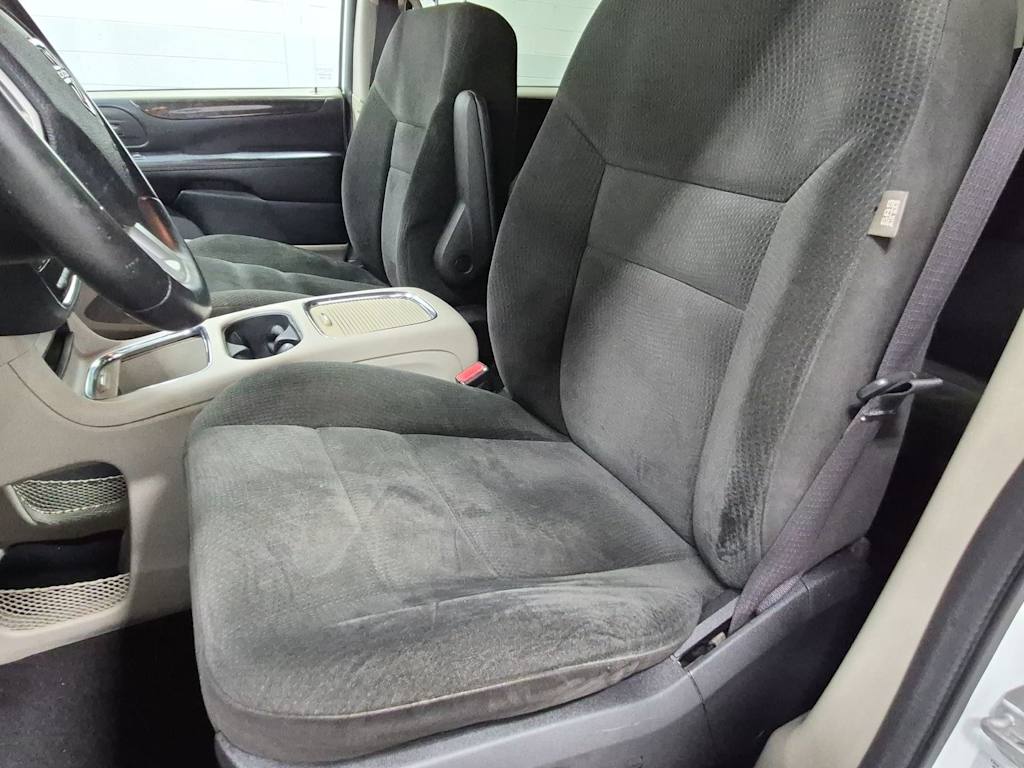Thumbnail: 2016 Dodge Grand Caravan - 11