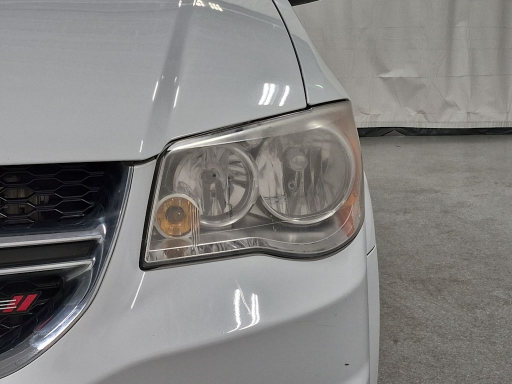Thumbnail: 2016 Dodge Grand Caravan - 23