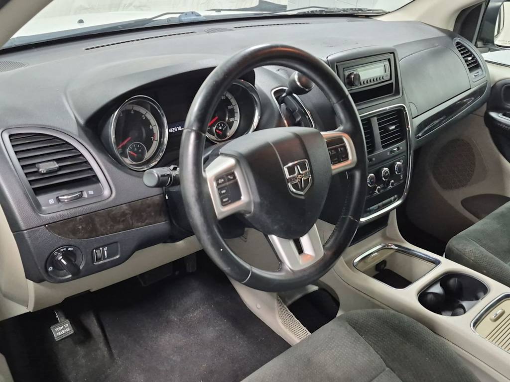 Thumbnail: 2016 Dodge Grand Caravan - 2