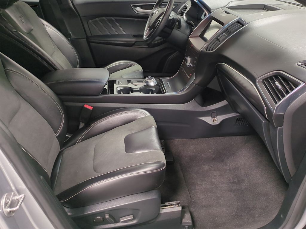 Thumbnail: 2020 Ford Edge - 17