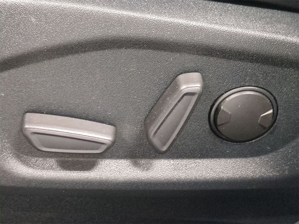 Thumbnail: 2020 Ford Edge - 15