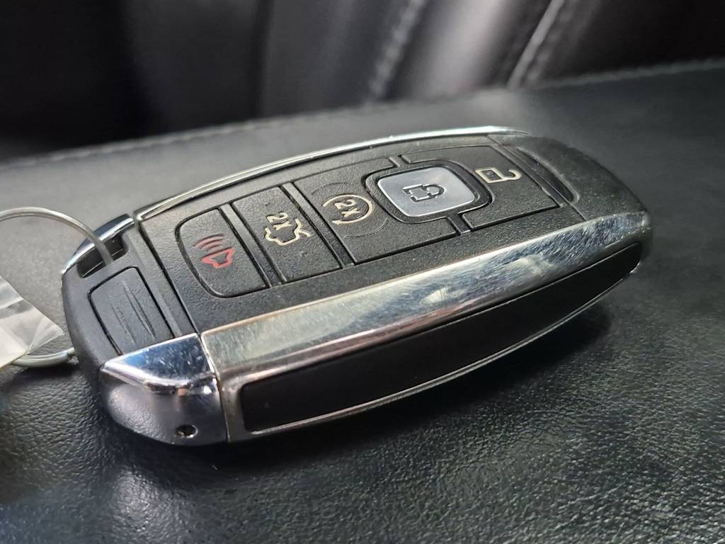 Thumbnail: 2019 Lincoln Nautilus - 16