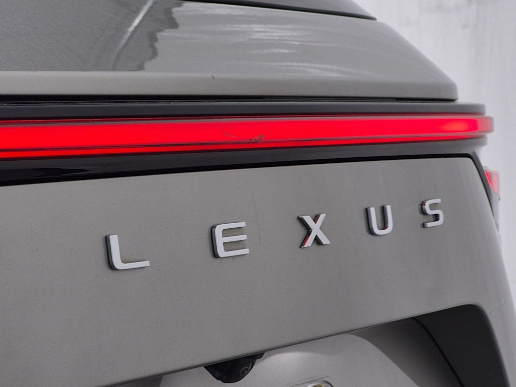 Thumbnail: 2024 Lexus ES - 25