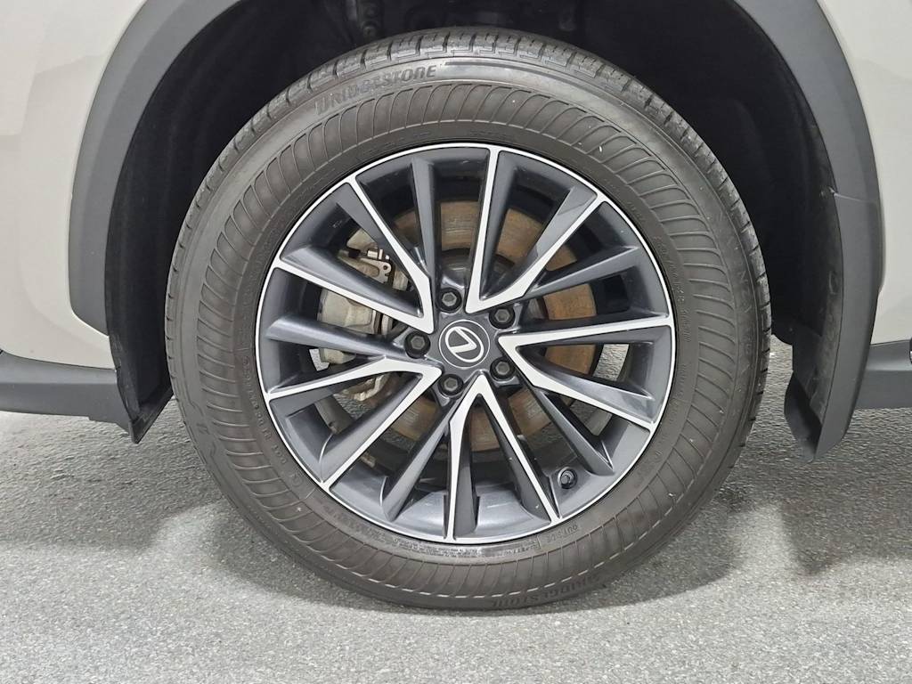 Thumbnail: 2024 Lexus ES - 8